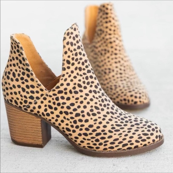 New arrival. Cheetah print Booties - Picture 2 of 2